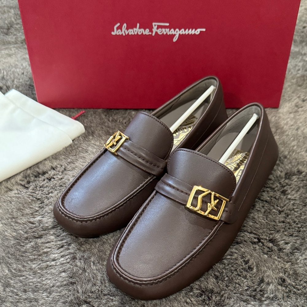 Men’s Salvatore Ferragamo leather loafers